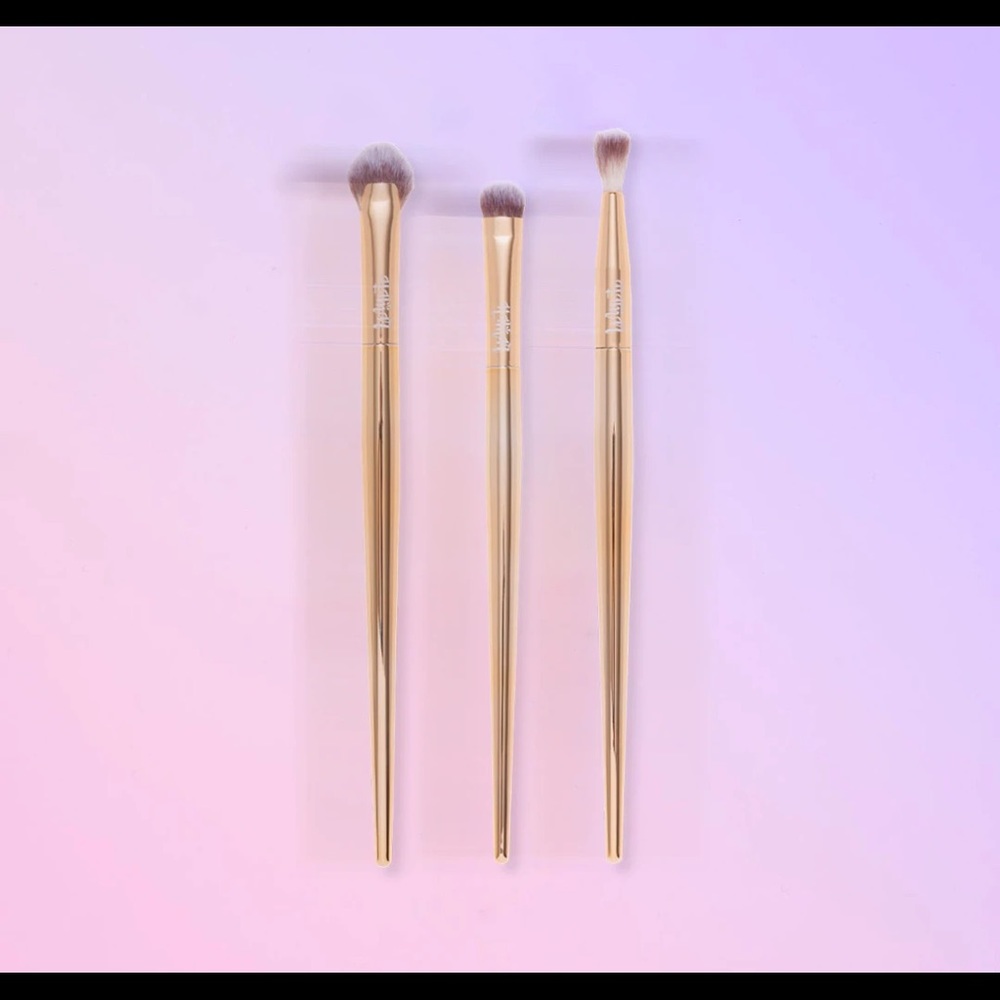 NWT Alamar Eye Brush Set